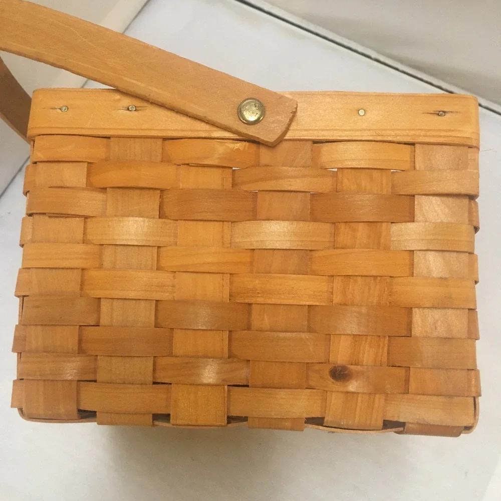 Woven Wood Basket Unisex OS Brown Square Rustic Storage Handle Cottagecore